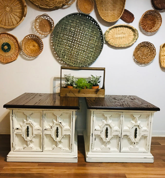 Beautiful Vintage End Table Set (2)