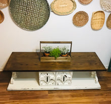 Load image into Gallery viewer, Gorgeous Vintage Coffee Table