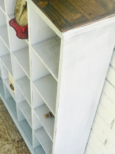 Adorable Farmhouse Cubby Shelf