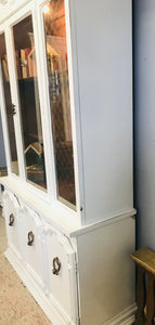 Pretty Vintage Lighted China Cabinet