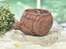 Load image into Gallery viewer, Boho snail basket