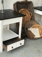 Load image into Gallery viewer, Pretty Farmhouse End Table Set