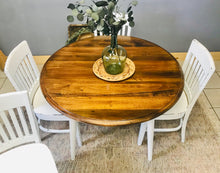 Load image into Gallery viewer, Gorgeous Farmhouse Round Table &amp; Chairs