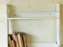 Load image into Gallery viewer, Pretty Farmhouse Wall Ladder Shelf