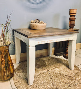 Cute Coastal Single End Table