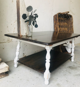 Cute Vintage Farmhouse Coffee Table