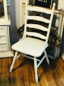 Perfect Farmhouse Table & Chairs