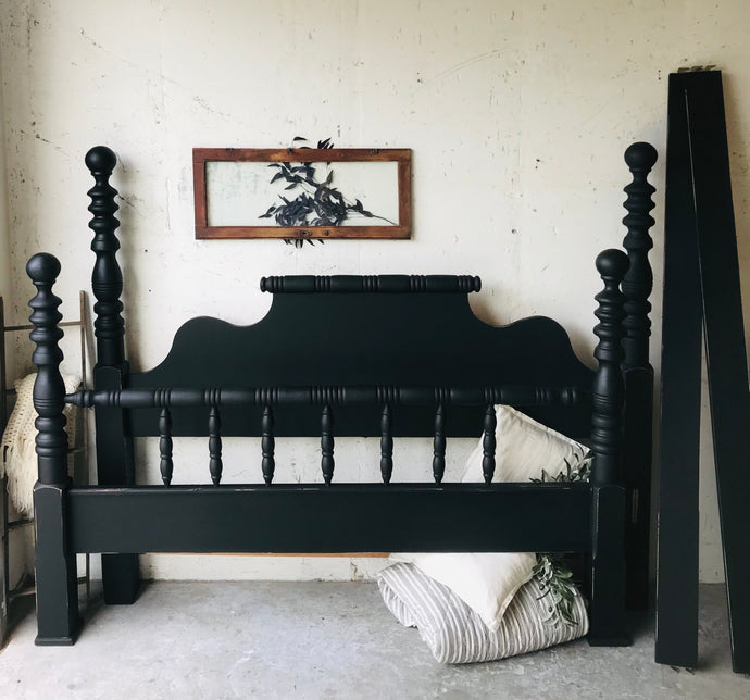 Stunning King Size Four Poster Bed Frame (Complete)