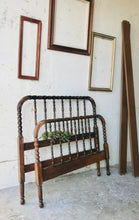 Load image into Gallery viewer, Beautiful Vintage Twin Spindle Bed (Complete)