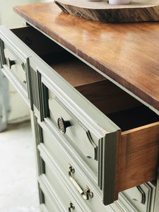 Stunning Drexel Vintage Bedroom Set (4pc)
