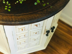 Beautiful Vintage Round End Table