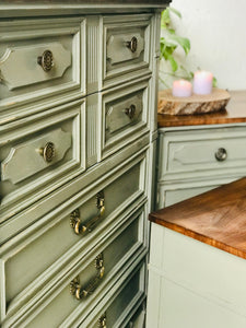 Stunning Drexel Vintage Bedroom Set (4pc)