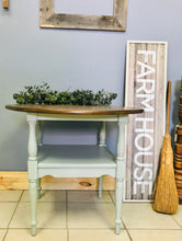 Load image into Gallery viewer, Perfect Farmhouse Round Accent Table