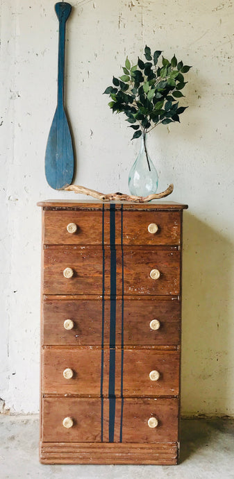 Adorable Vintage Chest of Drawers