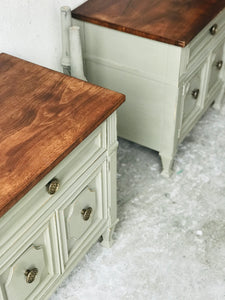Stunning Drexel Vintage Bedroom Set (4pc)