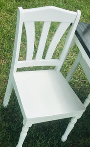 Adorable Small Farmhouse Table and Chairs Set