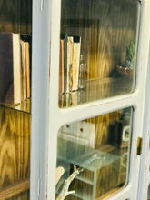 Load image into Gallery viewer, Awesome Vintage Display or China Cabinet