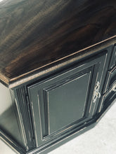 Load image into Gallery viewer, Stunning Vintage Credenza or TV Stand