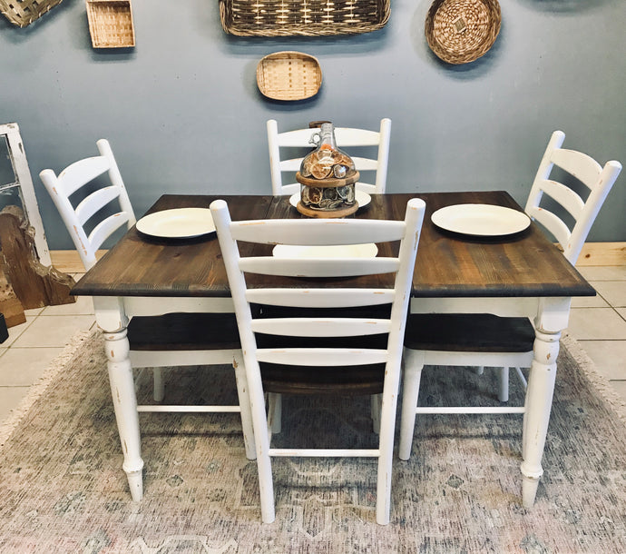 Perfect Little Farmhouse Table & Chairs