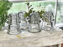 Load image into Gallery viewer, Vintage insulators (4)