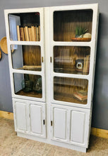 Load image into Gallery viewer, Awesome Vintage Display or China Cabinet