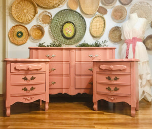 Beautiful Vintage French Provincial Dresser Set