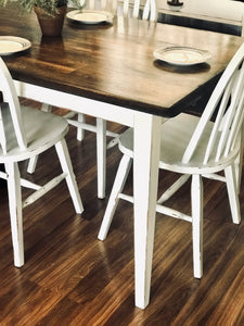 Stunning Farmhouse Table & Chairs