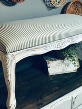 Load image into Gallery viewer, Elegant Farmhouse Upholstered Bench