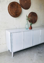 Load image into Gallery viewer, Beautiful Vintage MCM Buffet or TV Stand