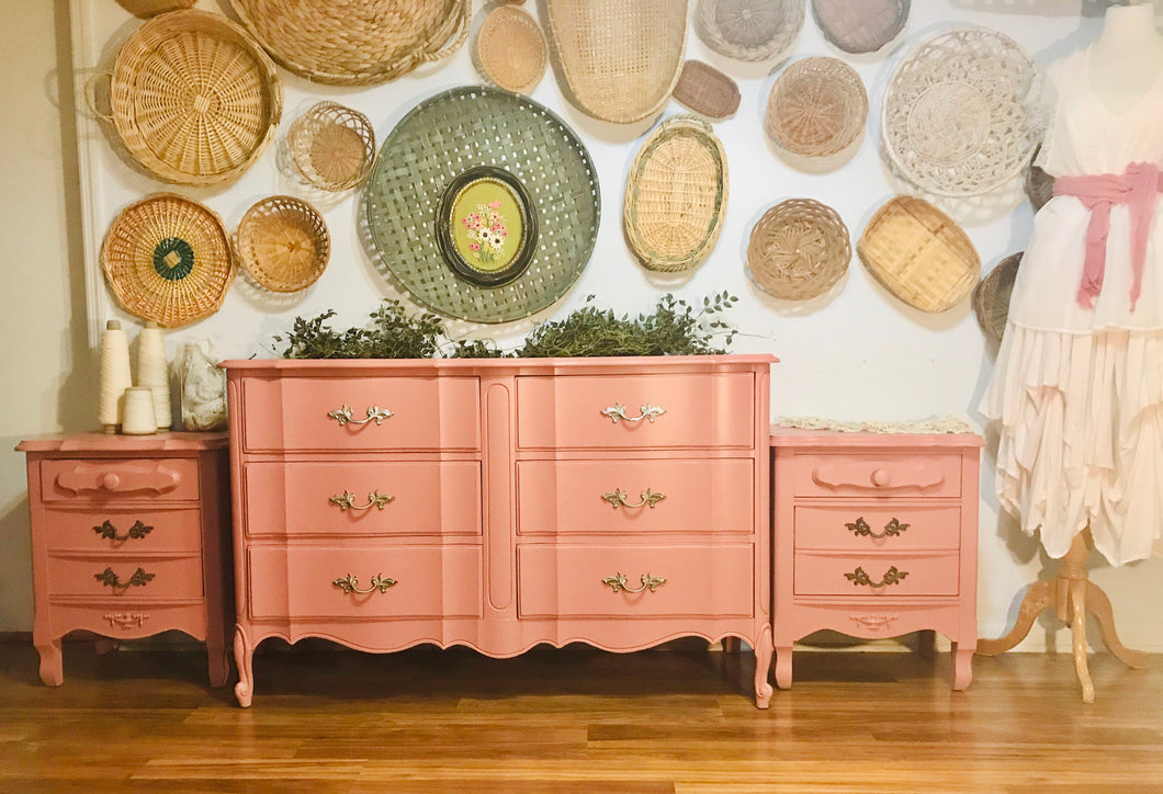 Beautiful Vintage French Provincial Dresser Set