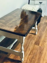Load image into Gallery viewer, Adorable Vintage Coffee Table