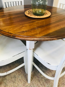 Gorgeous Farmhouse Round Table & Chairs