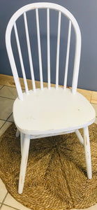 Perfect Coastal/Farmhouse Table & Chairs