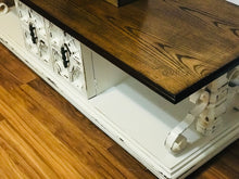 Load image into Gallery viewer, Gorgeous Vintage Coffee Table
