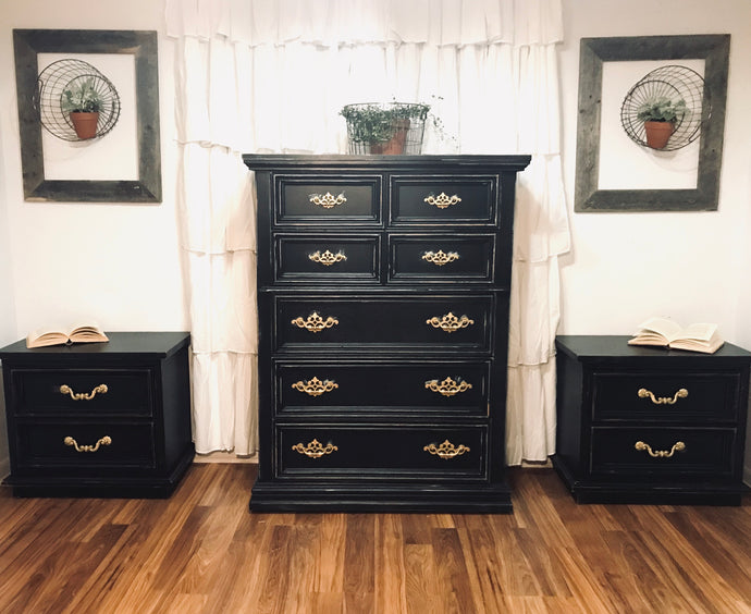 Stunning Onyx Black Bedroom Set