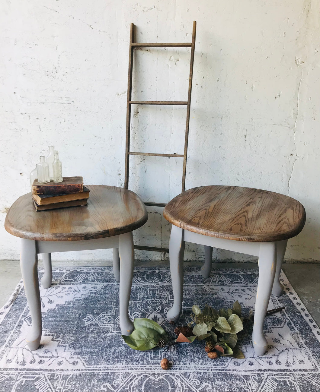 Cute French Gray End Table Set (2pc)