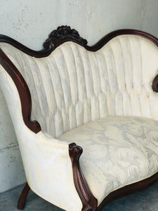 Chic Vintage Victorian Tufted Settee
