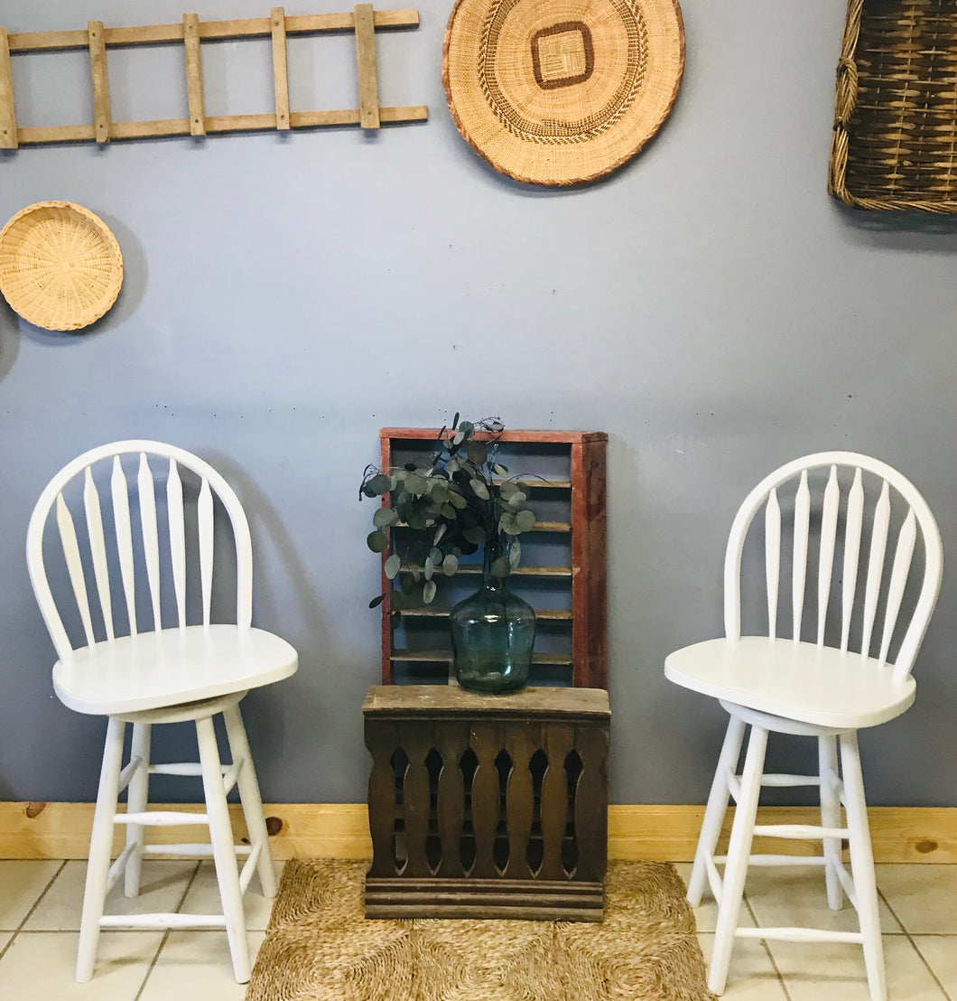 Perfect farmhouse counter stools (2)