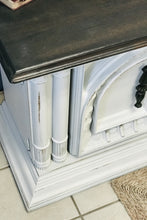 Load image into Gallery viewer, Stunning Ornate Vintage TV Stand