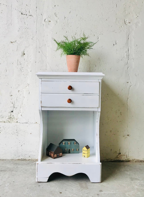 Pretty Single Farmhouse Nightstand