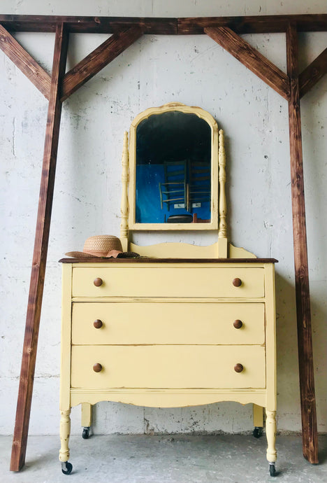 Adorable Vintage Chest of Drawers with Mirror