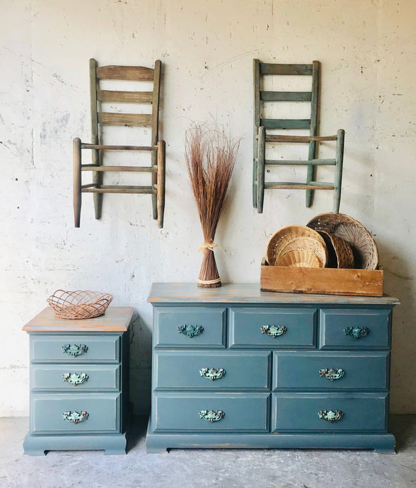 Pretty Coastal Dresser & Nightstand Set (2pc)