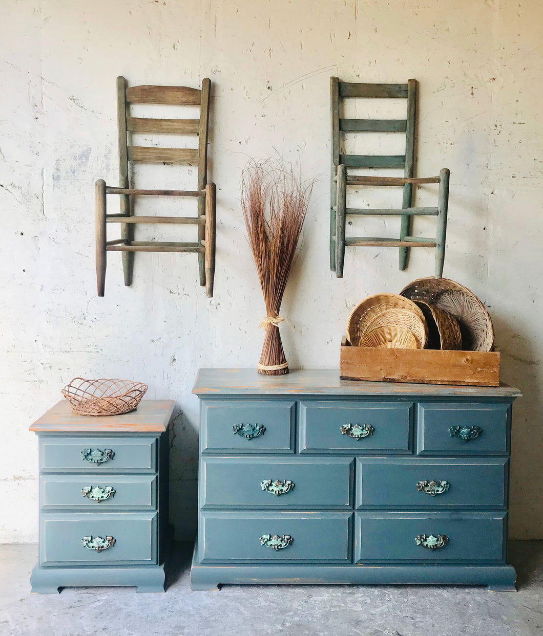 Pretty Coastal Dresser & Nightstand Set (2pc)