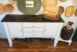 Beautiful Farmhouse Buffet Table