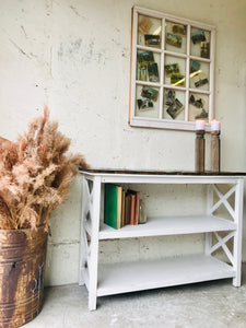 Pretty Farmhouse Entryway Table