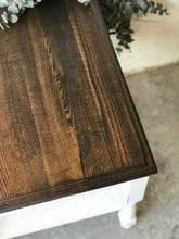 Load image into Gallery viewer, Pretty Farmhouse End Table Set
