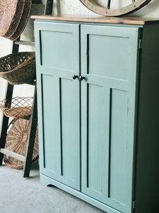 Amazing Farmhouse Pantry Cabinet