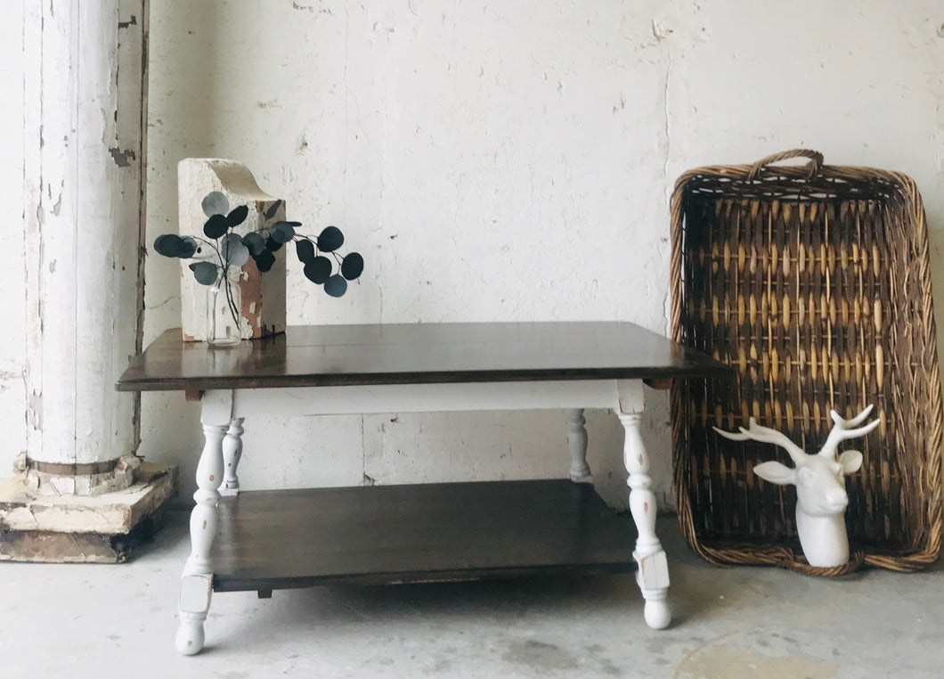 Cute Vintage Farmhouse Coffee Table