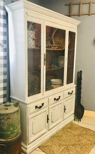 Beautiful Vintage Lighted China Cabinet