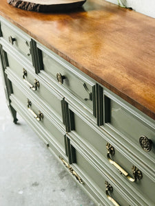 Stunning Drexel Vintage Bedroom Set (4pc)